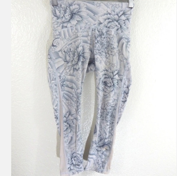 Lululemon Train Times Crop Twine Floral - Picture 1 of 6